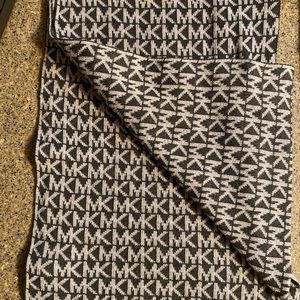 Michael Kors unisex scarf, like new.